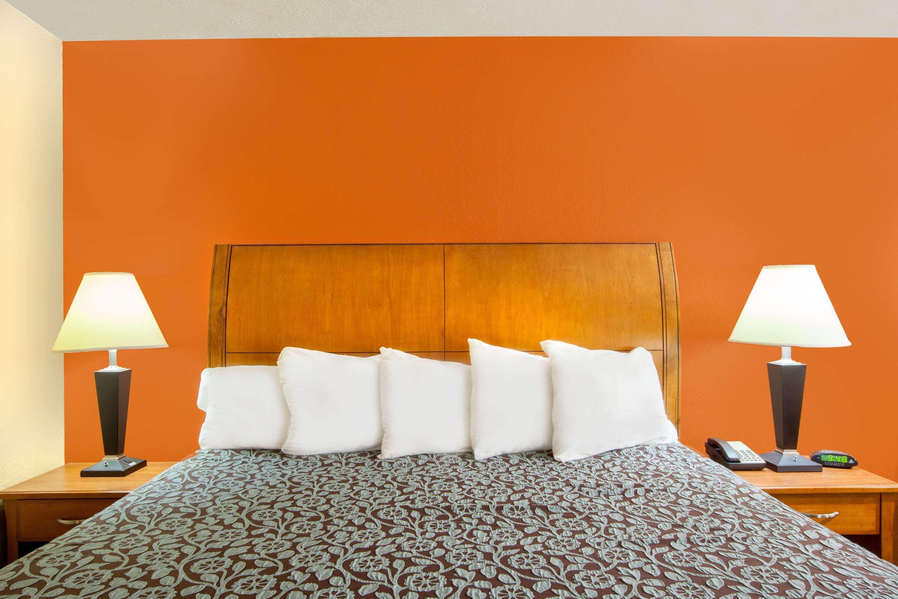 Days Inn By Wyndham Centerville Екстер'єр фото