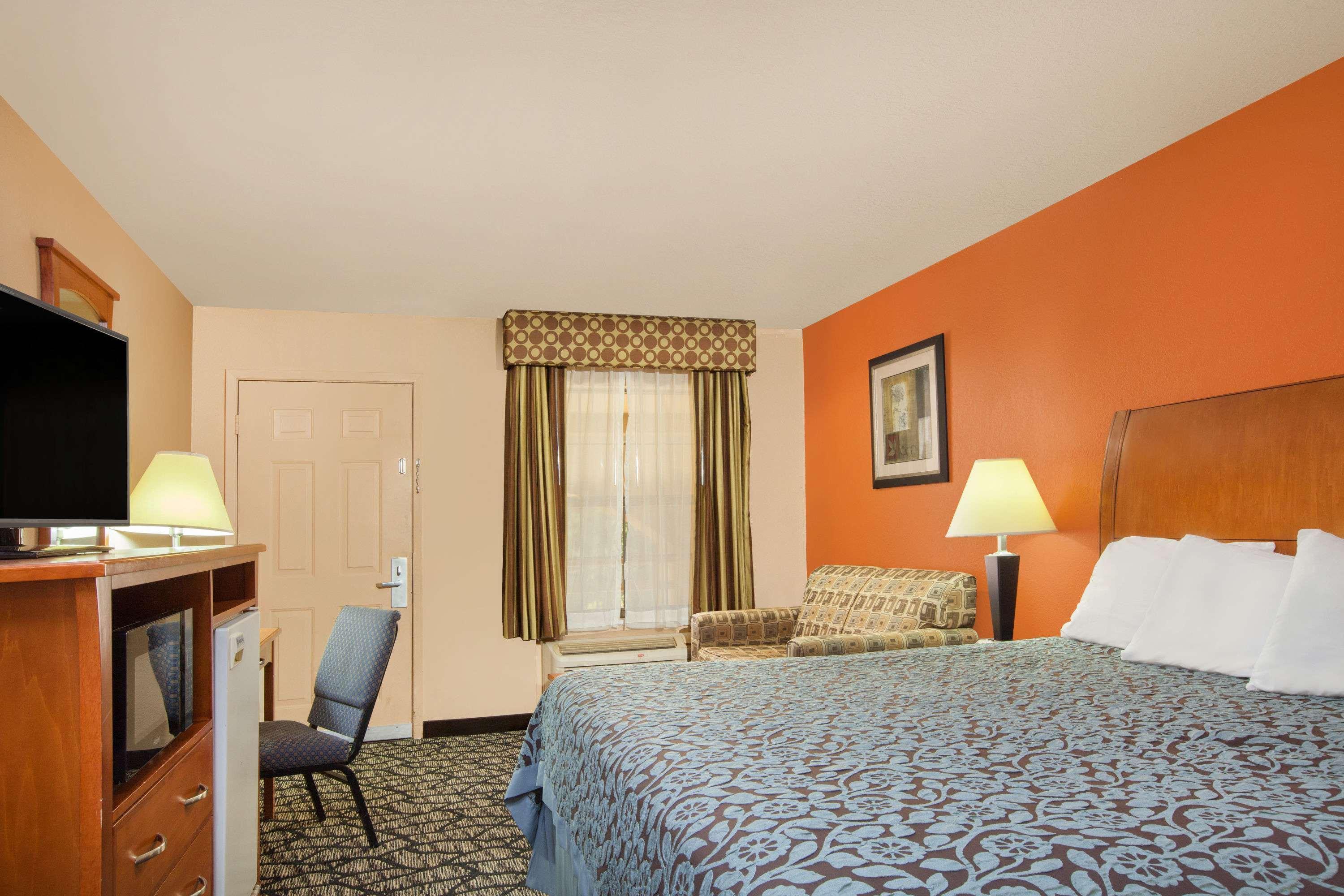 Days Inn By Wyndham Centerville Екстер'єр фото
