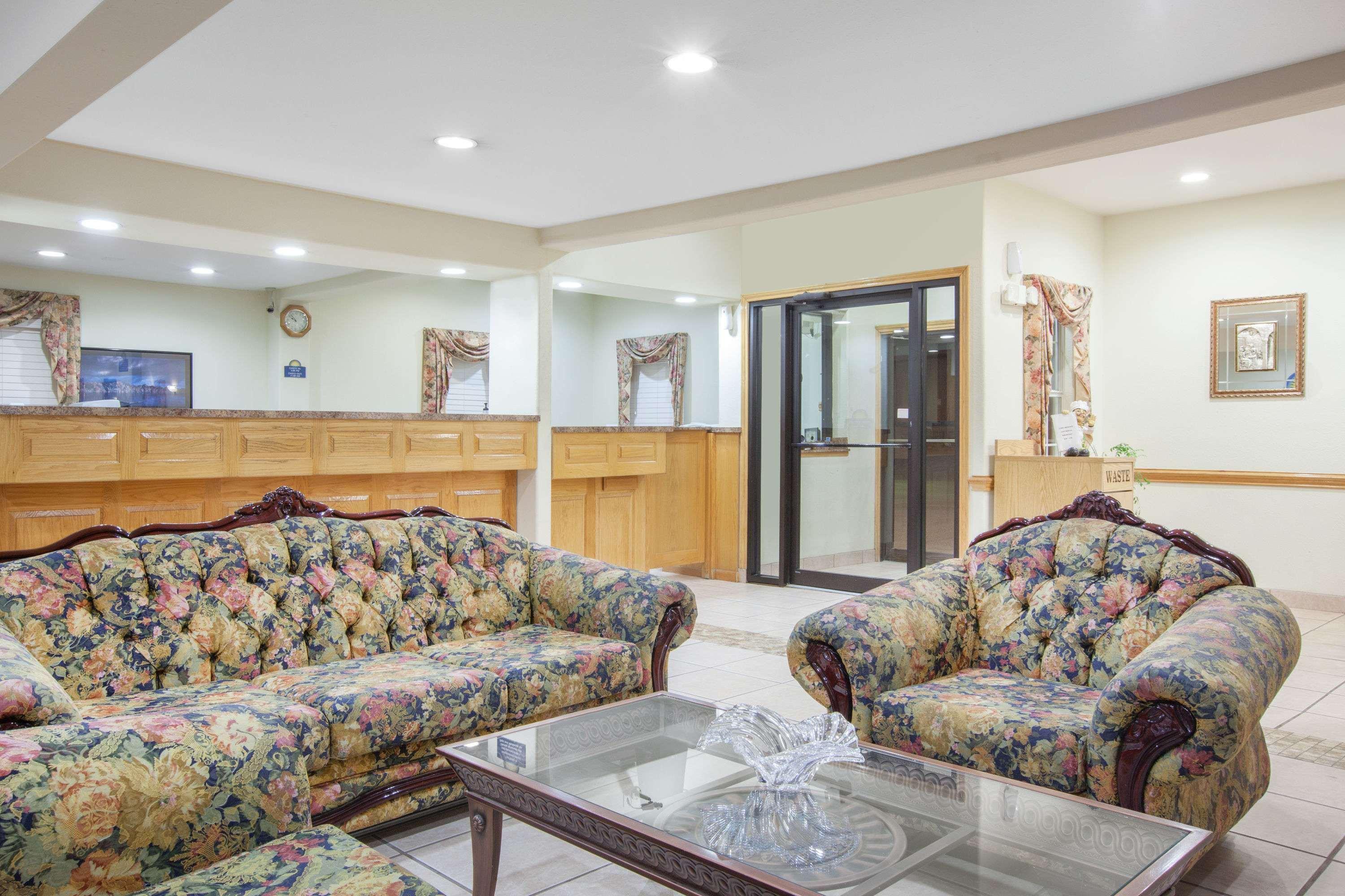 Days Inn By Wyndham Centerville Екстер'єр фото